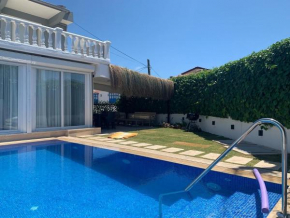 Alaçatı Köy İçi Müstakil Havuzlu&Bahçeli Lüx Villa